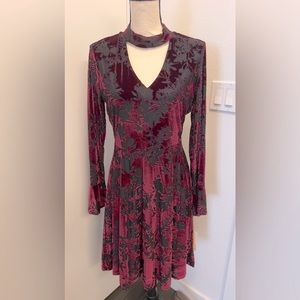 New with tag Ivanka Trump dark fuchsia color fancy dress size 8